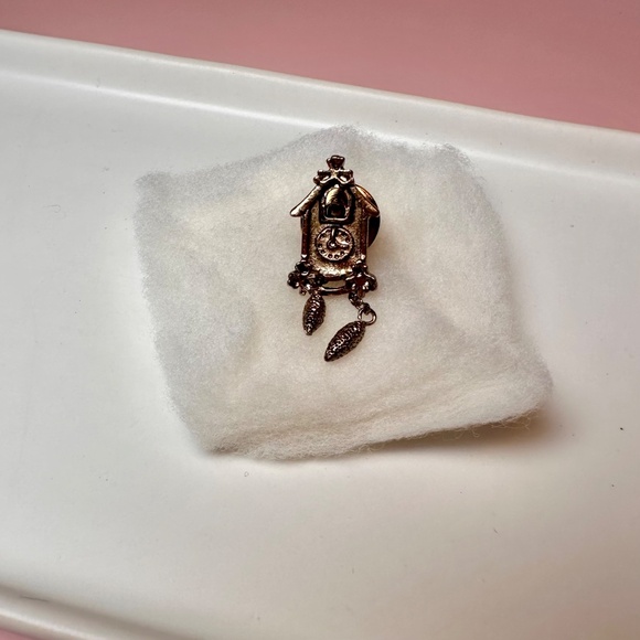 Avon Cute Cuckoo Pin • With Original Box • - Picture 2 of 4